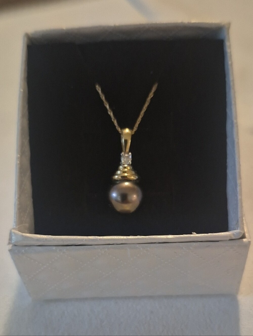 10k gold peacock pearl with a diamond on a 10k gold chain